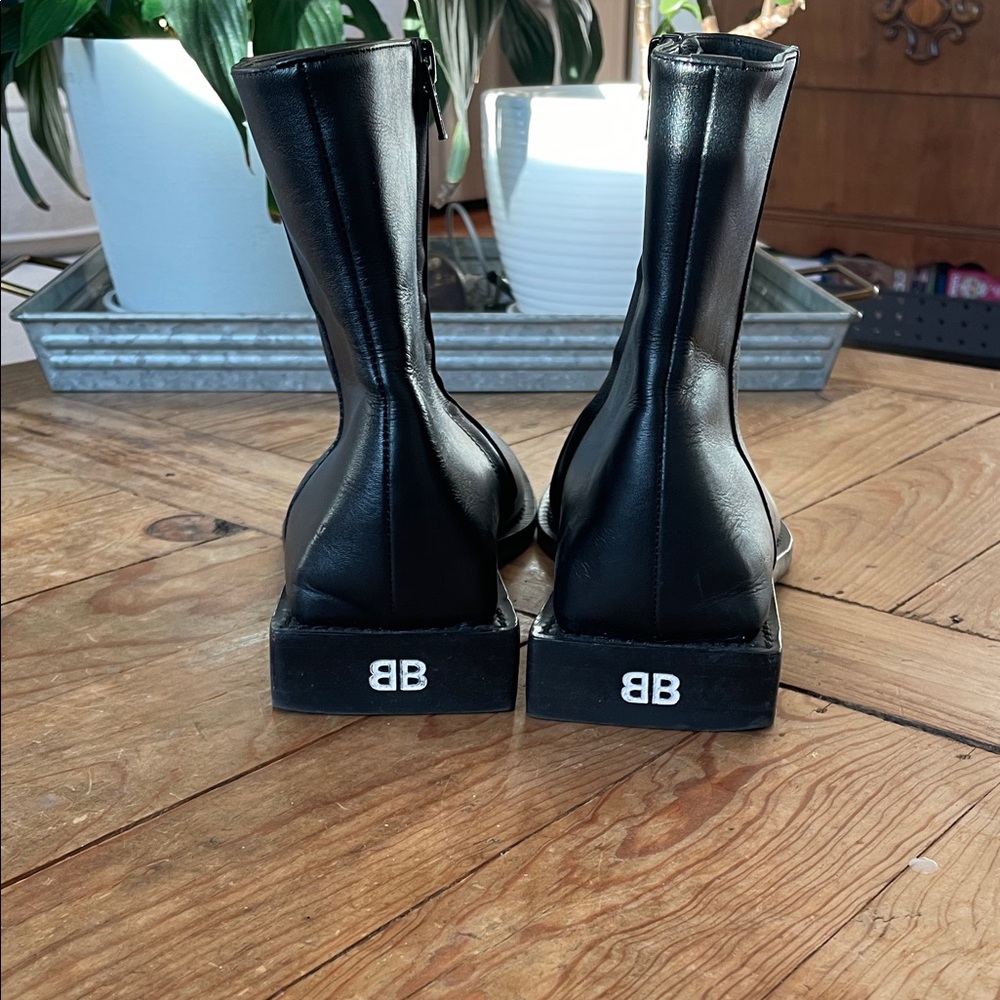 Balenciaga Black Ankle Boots with Logo 36.5
